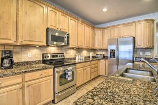 Resort-Style Retreat with Beach Access in Ocean City - Ocean City - 2