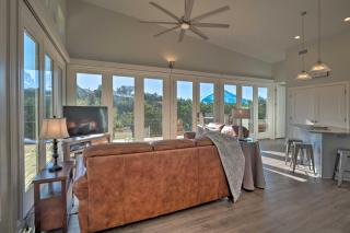 Modern Lake Travis Haven with Resort Amenities! - Point Venture - 3