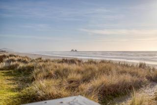 Whale Watcher Condo 1 - Meredith Lodging - Rockaway Beach - 7