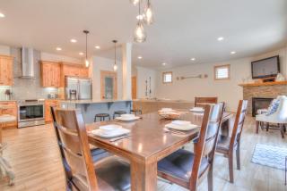 Serenity Shores - Meredith Lodging - 4