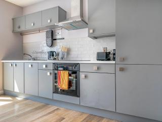 Luxury 2Bed 2Bath Townhouse - Perfect for Winter Stay - Pass the Keys - 1