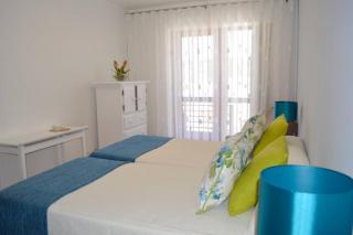 2 Bed Flat - Sleeps 4 - Parking - Wifi - 6