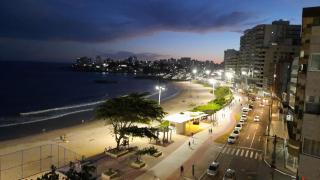 Apartamento FRENTE PARA 0 MAR - PÉ NA AREIA - 3 SUITES COM AR CONDICIONADO, 2- VAGAS PARA CARROS MÉDIOS OU PICK UP E CARRO PEQUENO - FINAMENTE DECORADO - PRAIA DO MORRO-INTERNET -WI-FI -TV COM SERVIÇOS DE DISNEY PLUS - NETFLIX -HBO MAX -STAR MAX - - Guarapari - 8