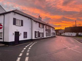 THE KINGS ARMS INN - Stratton - 8