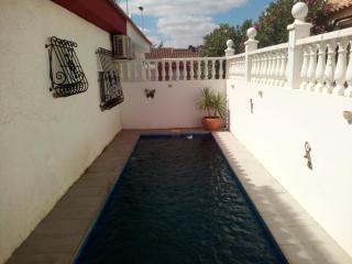 2 Bed-Sleeps 5-Private Pool-Pets-AirCon - 1