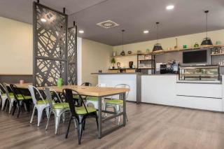 Super 8 by Wyndham Oberhausen am Centro - Oberhausen - 4
