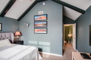 Vacation Home 5 Mins to Down Town 2 Bedrooms 2 Baths Garden Area Hot Tub - Nashville - 3