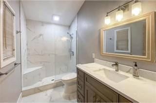 NEW Location, Location, Location! On the BEACH, Walk to VILLAGE - Sarasota - 8