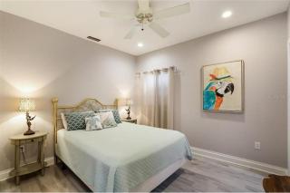 NEW Location, Location, Location! On the BEACH, Walk to VILLAGE - Sarasota - 6