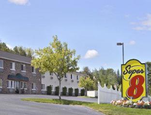 AmericInn by Wyndham Petoskey - 9
