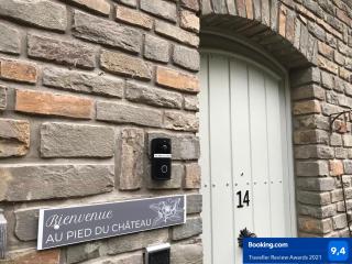 Au Pied Du Château - 1