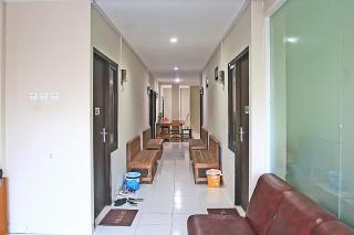 RedDoorz Plus at Pelita Guest House Balikpapan - Balikpapan - 4