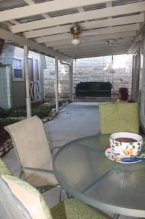 Studio B Guest House - Fredericksburg - 8