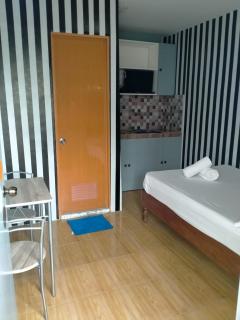 DJCI Apartelle Walk to Robinson & NE Pacific Mall 3 Min to SM Cabanatuan - 2