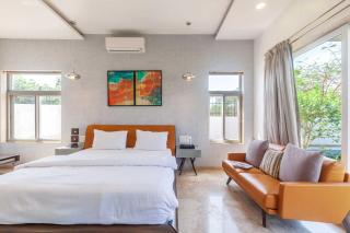 StayVista's White Pebbles - A Villa with Theater Room & Swimming Pool - Lonavala - 6