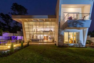 StayVista's White Pebbles - A Villa with Theater Room & Swimming Pool - Lonavala - 8