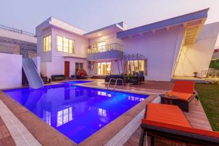StayVista's White Pebbles - A Villa with Theater Room & Swimming Pool - Lonavala - 9