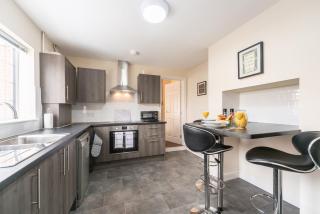 Thy Grace 3 Bedroom 2 Shower Room Central Location- Newland Ave - 7