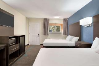 Days Inn by Wyndham Lawton - Lawton - 2
