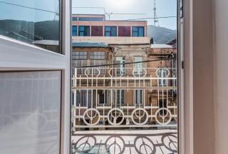 Central Location King Size Bed - Tbilisi - 3