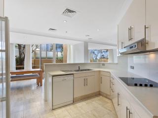 Spacious 3 Bedroom Family Apartment - Gold Coast - 3