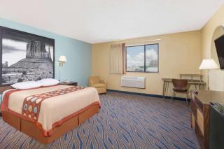Super 8 by Wyndham Cedar City - Cedar City - 4