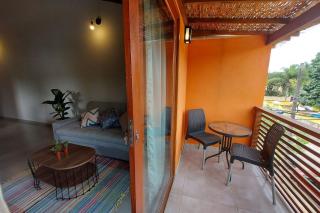 Sapeca - Novo Flat c/ Piscina, 50mts da praia, churrasqueira privativa, ar con, wi-fi, netflix, garagem - Paraty - 4