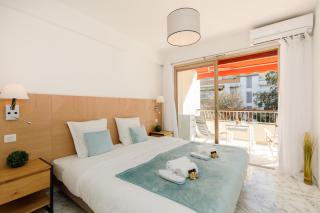 All Blue YourHostHelper - Cannes - 2