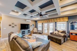 Luxury Lake Retreat - Saluda - 9