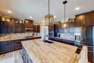 Luxury Lake Retreat - Saluda - 4