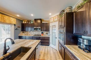 Luxury Lake Retreat - Saluda - 3