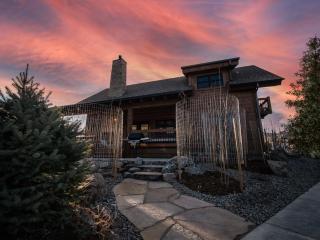 Beautiful Views! Jacuzzi, Indoor Outdoor Fireplace, Steps to Lake Estes - Estes Park - 8
