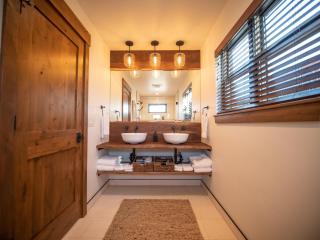 Beautiful Views! Jacuzzi, Indoor Outdoor Fireplace, Steps to Lake Estes - Estes Park - 5
