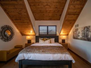 Beautiful Views! Jacuzzi, Indoor Outdoor Fireplace, Steps to Lake Estes - Estes Park - 4