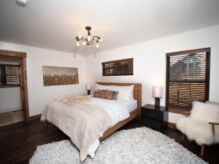 Lake Estes Getaway Close to Downtown, Indoor Outdoor Fireplace and Jacuzzi - Estes Park - 5