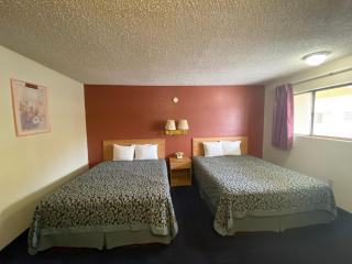 Econo Lodge - 3
