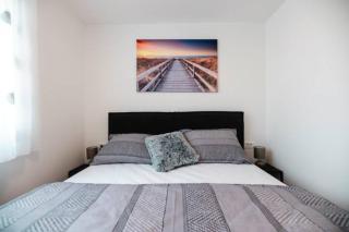 Kailani Luxury Central 3 Bedroom, 3 Bathroom Apartment With a Sunny Balcony - 2