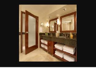 Monterey Bay Inn - 7