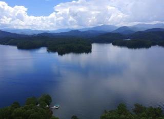 Bear's Mountaintop Home with Gorgeous Lake Views chalet - Santeetlah - 0