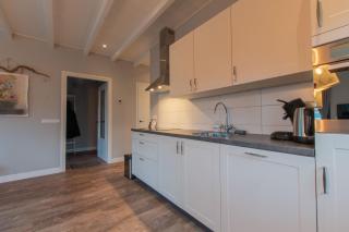 Stijlvol ingerichte bungalow in Baarland - 2