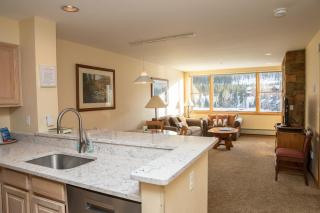 1538 Lakeshore condo - 2