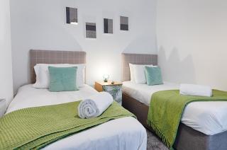 City Centre, Parking, Smart Tv's in all rooms - 9