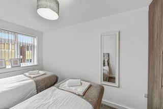 St Martins 2 Bedroom Apartments in Ruislip By 360 Stays - 2