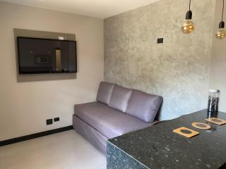 Casa com ar-condicionado e chuveiro a gás, novinha e central - 5