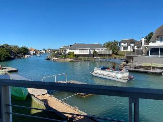 CANAL HOUSE: waterfront property to rent - 2