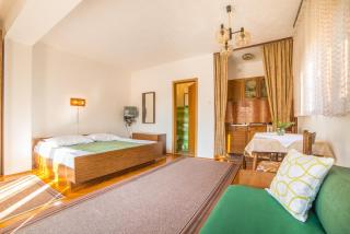Apartments Antić 4255 - Selce - 1