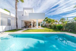 Modern and Luxurious Family Villa close to the Beach - Marbella - 7