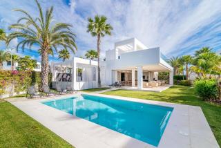 Modern and Luxurious Family Villa close to the Beach - Marbella - 8