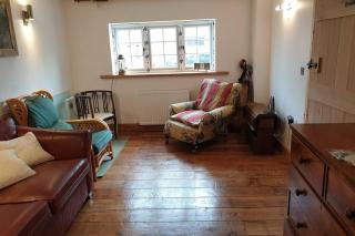 Traditional coach house in rural private estate. - 1