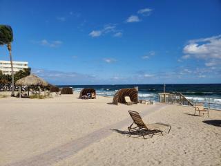Ocean Side Resort - updated Villa - Hillsboro Beach - 5